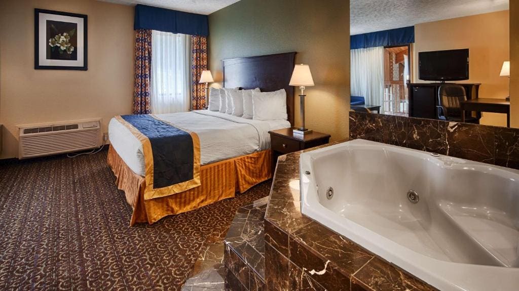 King Suite - Non-Smoking room - Image 2