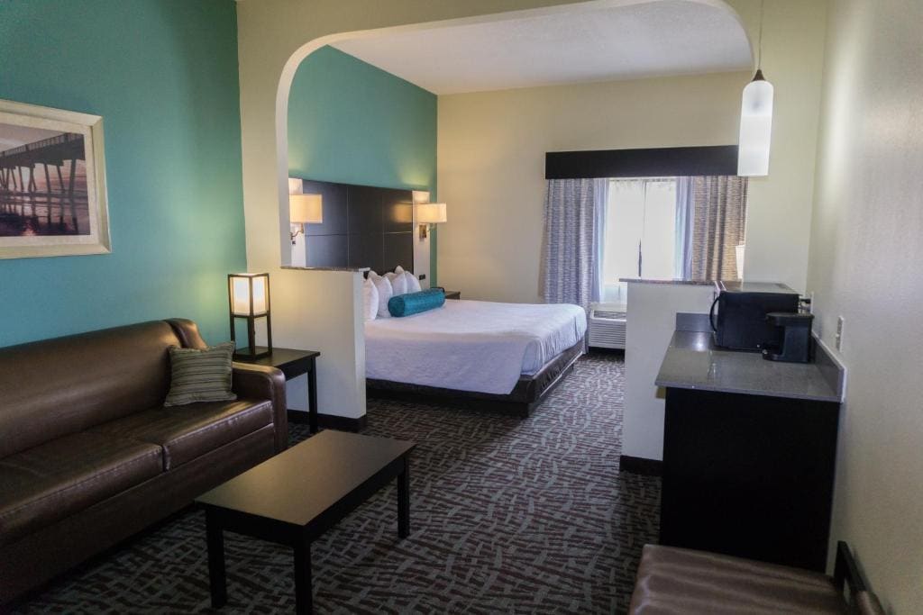 King Suite with Sofa Bed - Non-Smoking room - Image 1