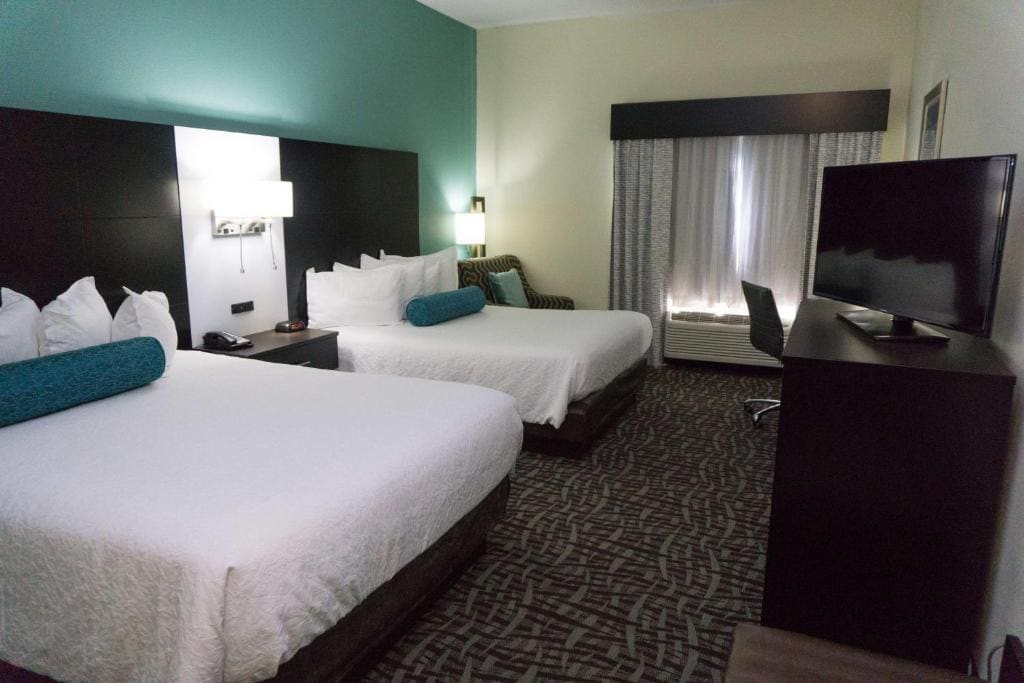 Queen Room with Two Queen Beds room - Image 2