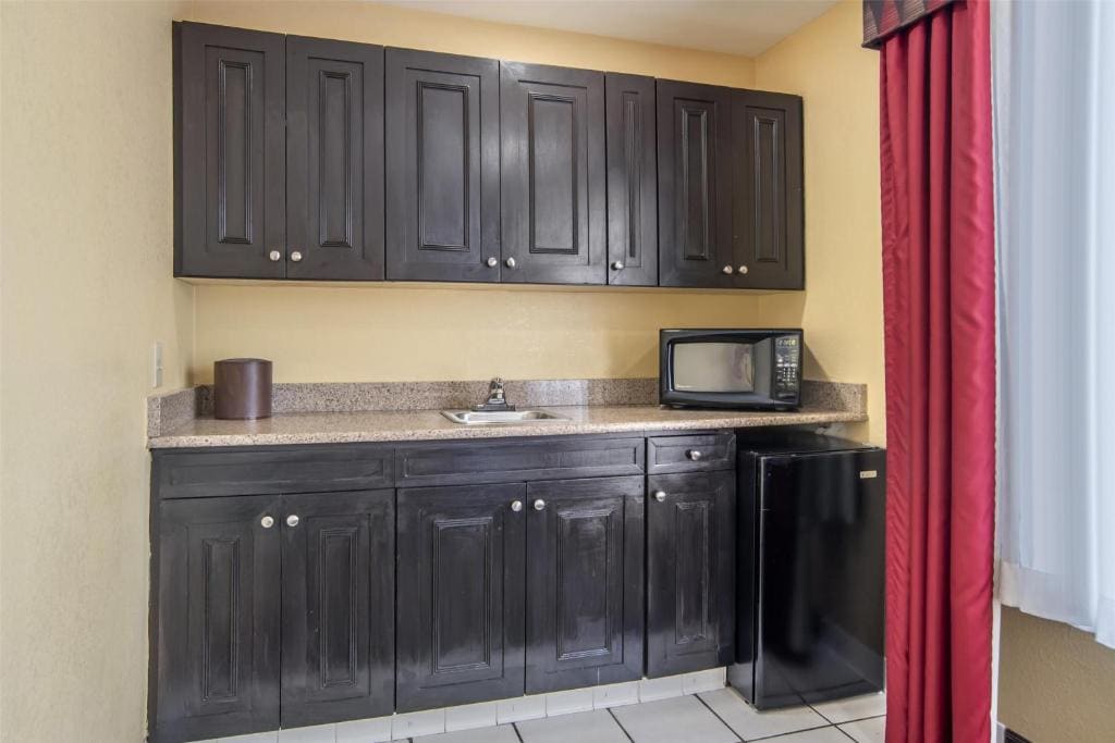 Double Room with Kitchenette - Non-Smoking room - Image 3