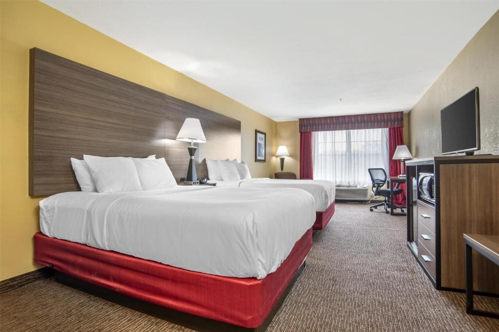 Large Queen Room with Two Queen Beds - Non-Smoking room - Image 3