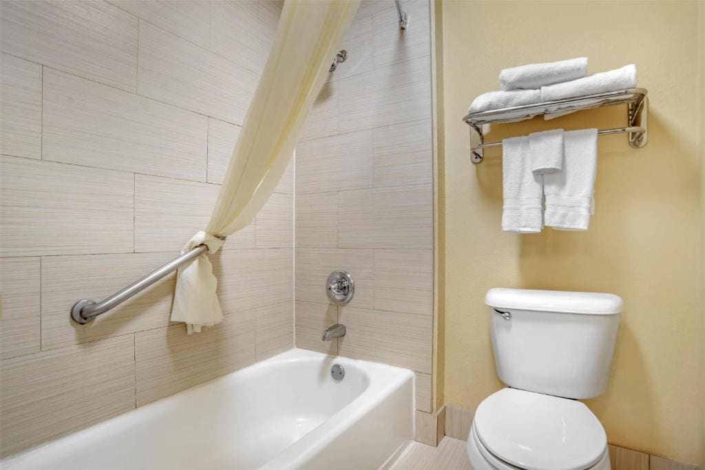 Queen Room - Non-Smoking room - Image 1