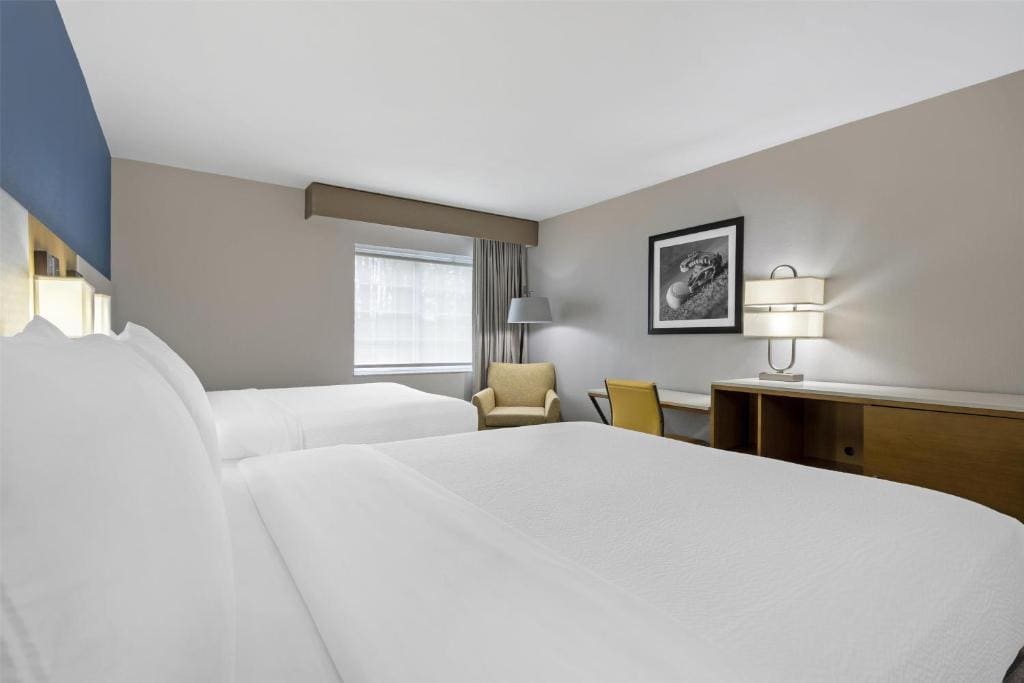 Queen Suite - Non-Smoking room - Image 1