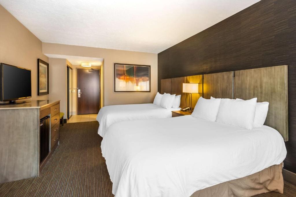 Queen Room with Two Queen Beds room - Image 1