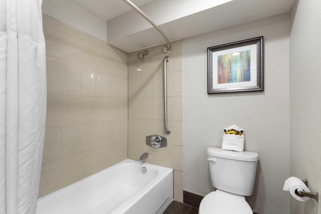 One-Bedroom Suite room - Image 2