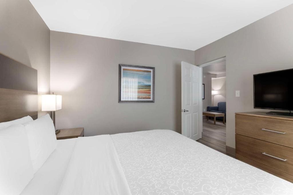 One-Bedroom Suite room - Image 1