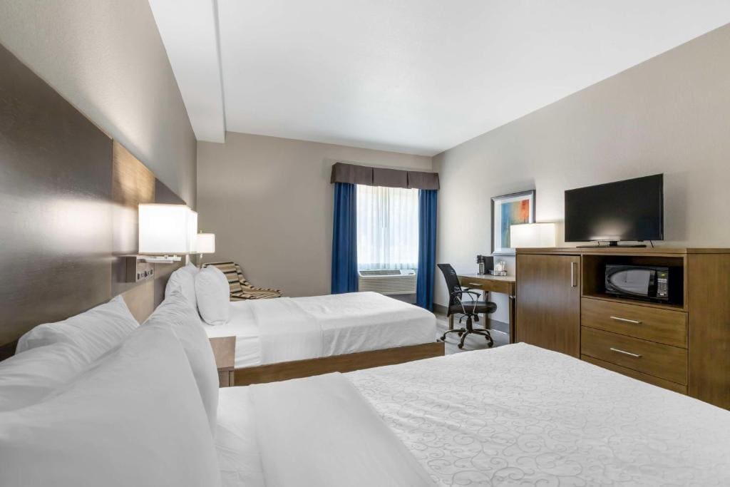 Queen Room with Two Queen Beds room - Image 1