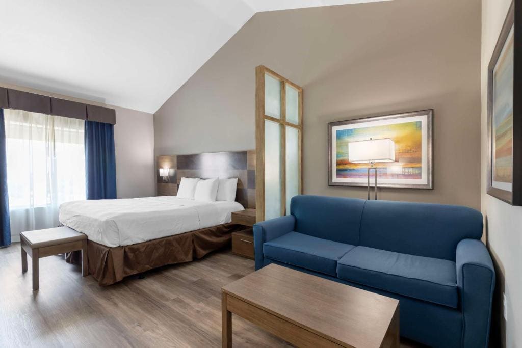 King Suite room - Image 2