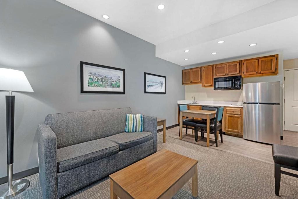 King Suite with Sofa Bed room - Image 2