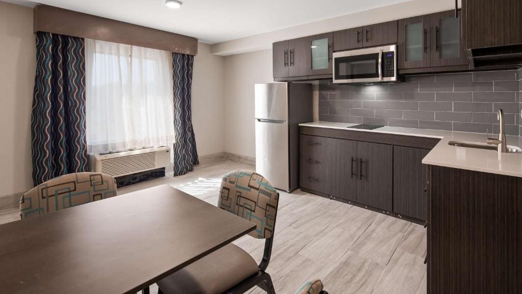 Queen Suite with Two Queen Beds room - Image 1
