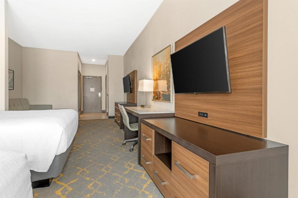 Queen Suite with Two Queen Beds room - Image 1