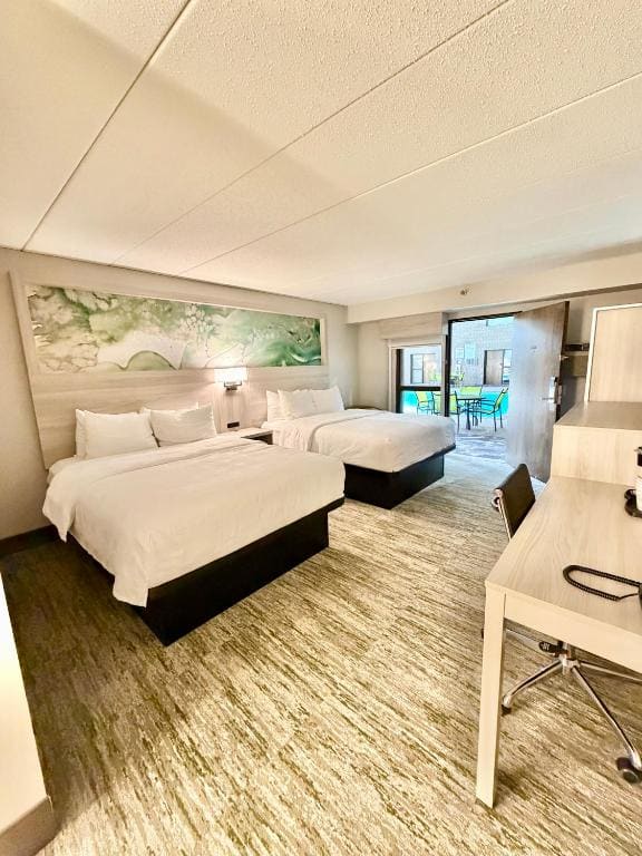 Queen Room with Two Queen Beds and Pool View room - Image 1
