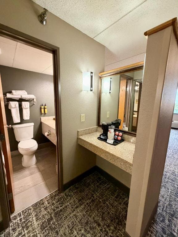 Deluxe Queen Room with Two Queen Beds - Non-Smoking room - Image 2