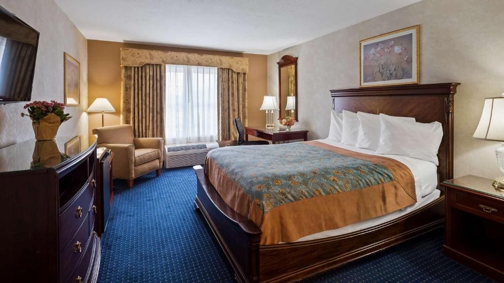 King Suite with Sofa Bed - Non-Smoking room - Image 1