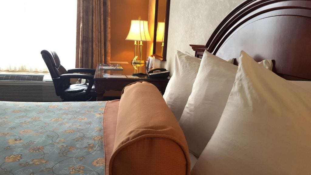 Executive Queen Room - Non-Smoking room - Image 2