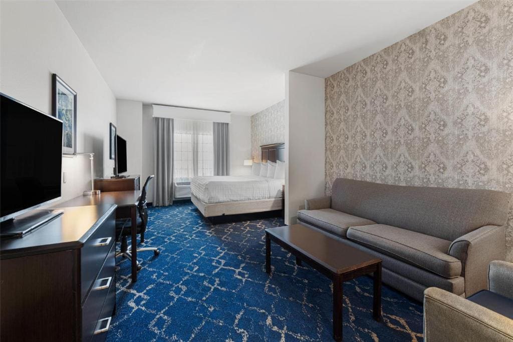 King Suite room - Image 2