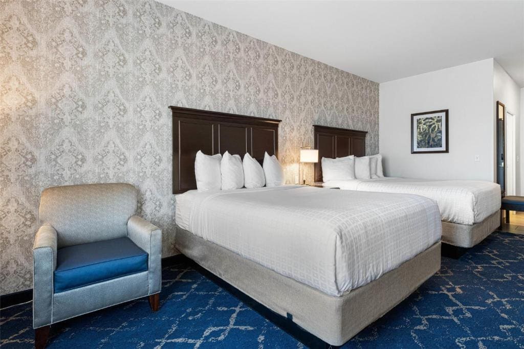 Queen Room with Two Queen Beds with Kitchen room - Image 1