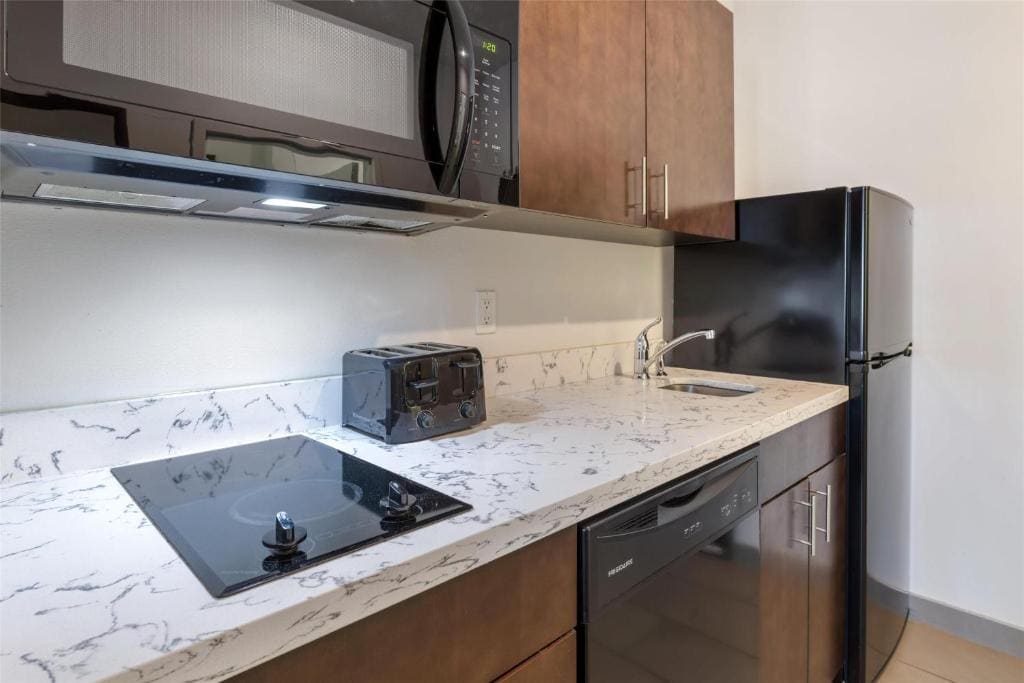 King Suite with Kitchen - Non-Smoking room - Image 1
