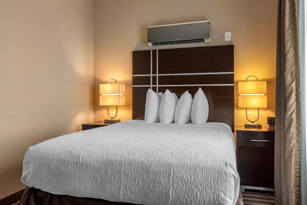 Two-Bedroom Suite with One King and One Queen Bed room - Image 1