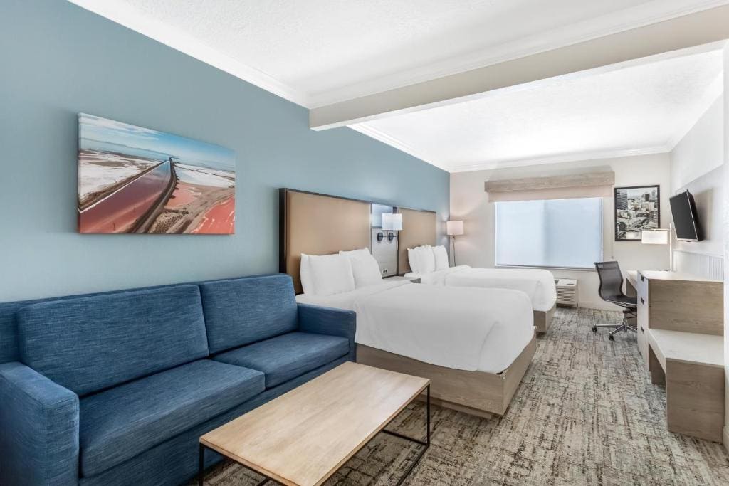 Queen Suite with Two Queen Beds room - Image 1