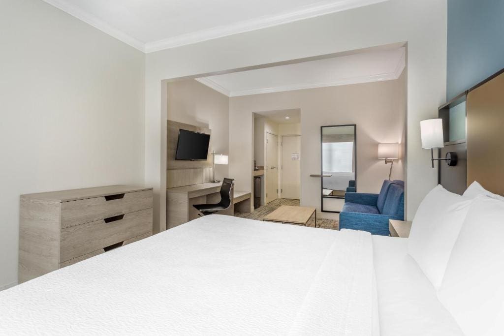 King Suite - Non-Smoking room - Image 1
