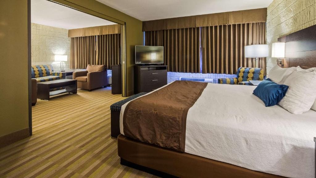 King Suite - Non-Smoking room - Image 1