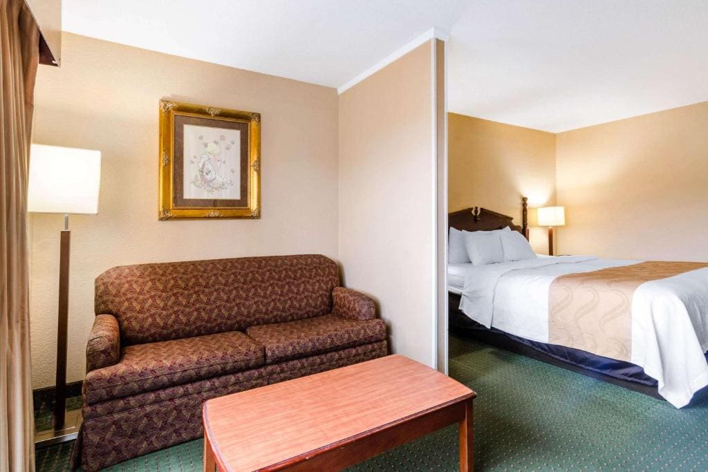 Superior King Room with Sofa Bed - Non-Smoking room - Image 2