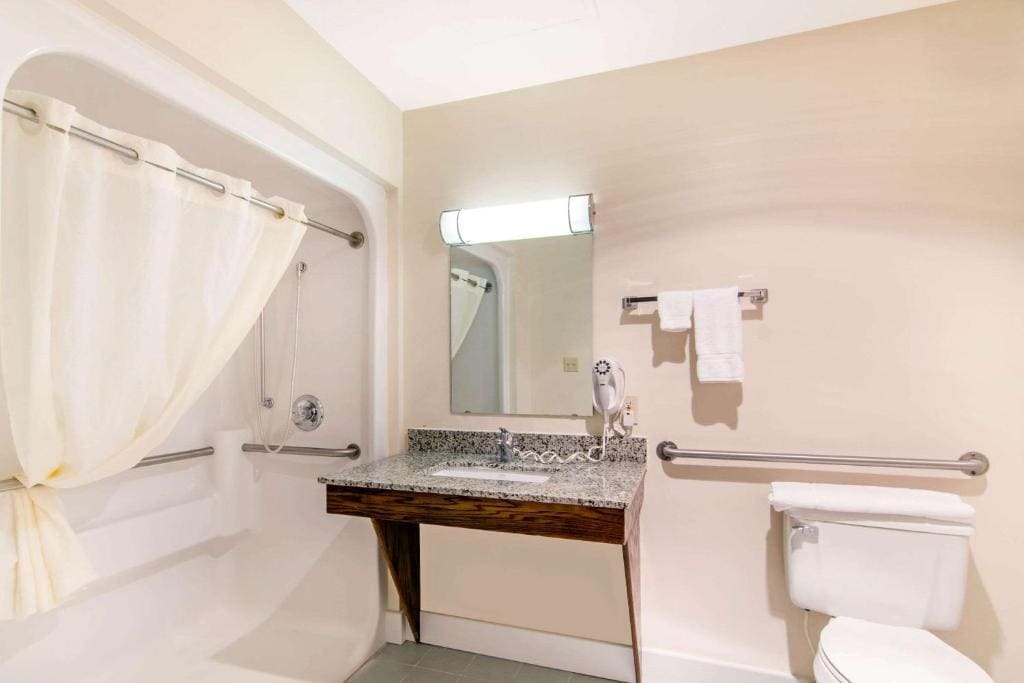 King Room - Accessible/Non-Smoking room - Image 2
