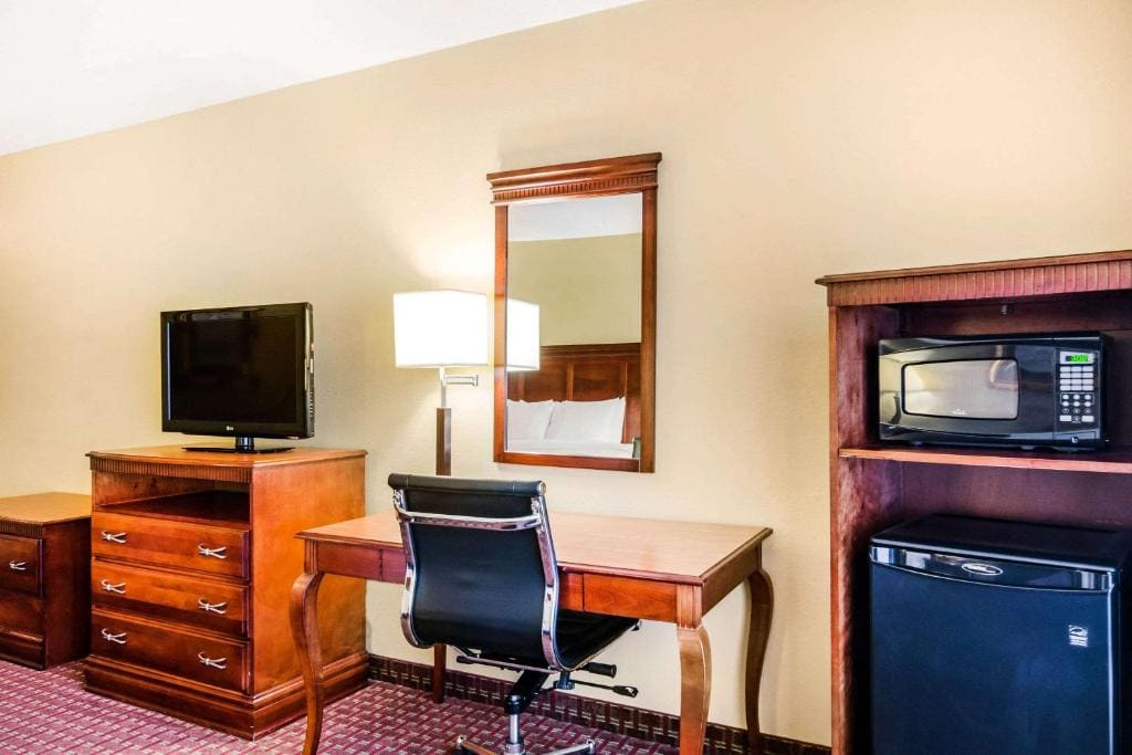 Superior King Room with Sofa Bed - Non-Smoking room - Image 3
