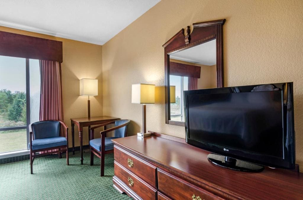 Double Room with Two Double Beds - Accessible/Non-Smoking room - Image 2