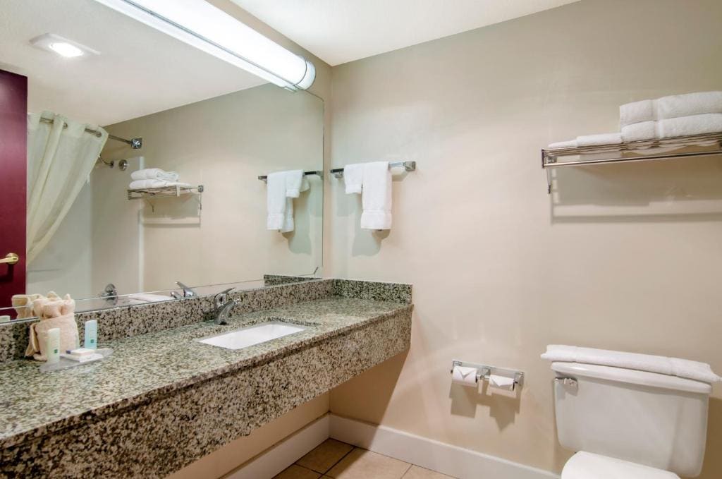 King Room - Non-Smoking room - Image 3