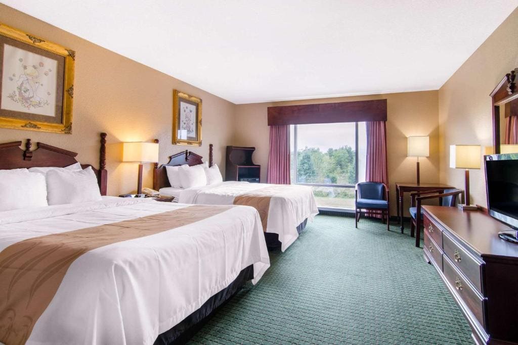 Double Room with Two Double Beds - Accessible/Non-Smoking room - Image 1