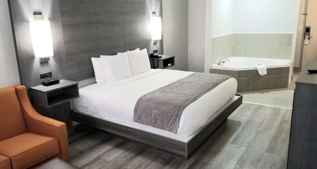 King Room with Whirlpool room - Image 2
