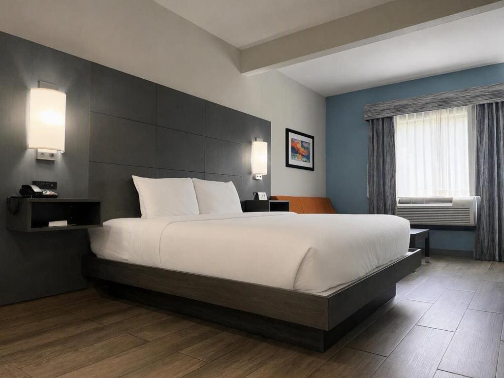 King Room with Whirlpool room - Image 1