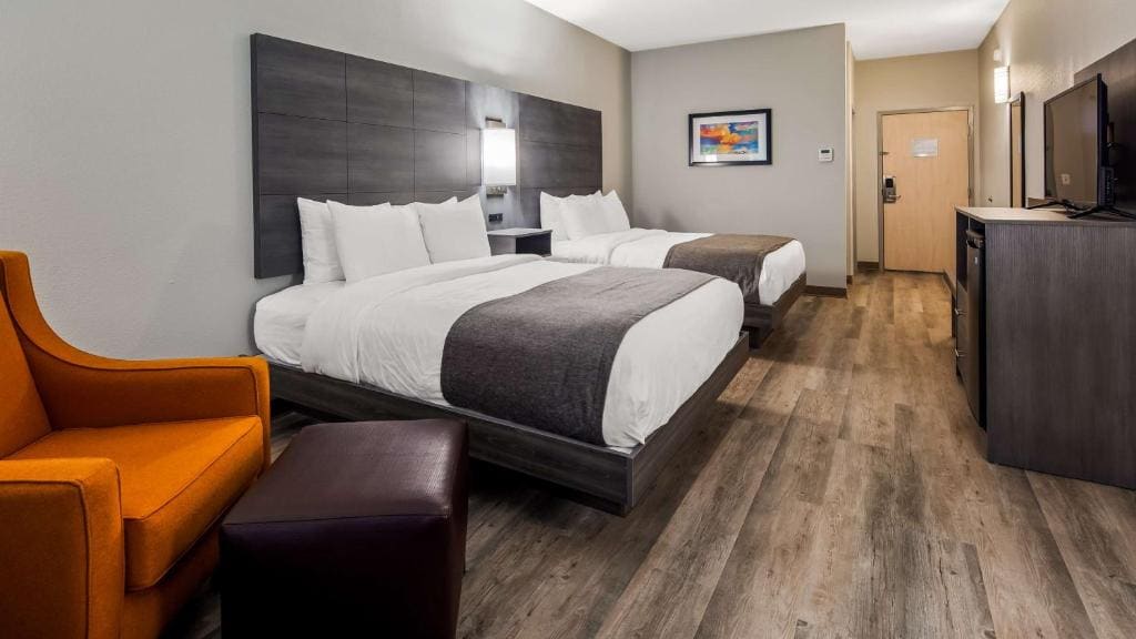 Queen Room with Two Queen Beds room - Image 1