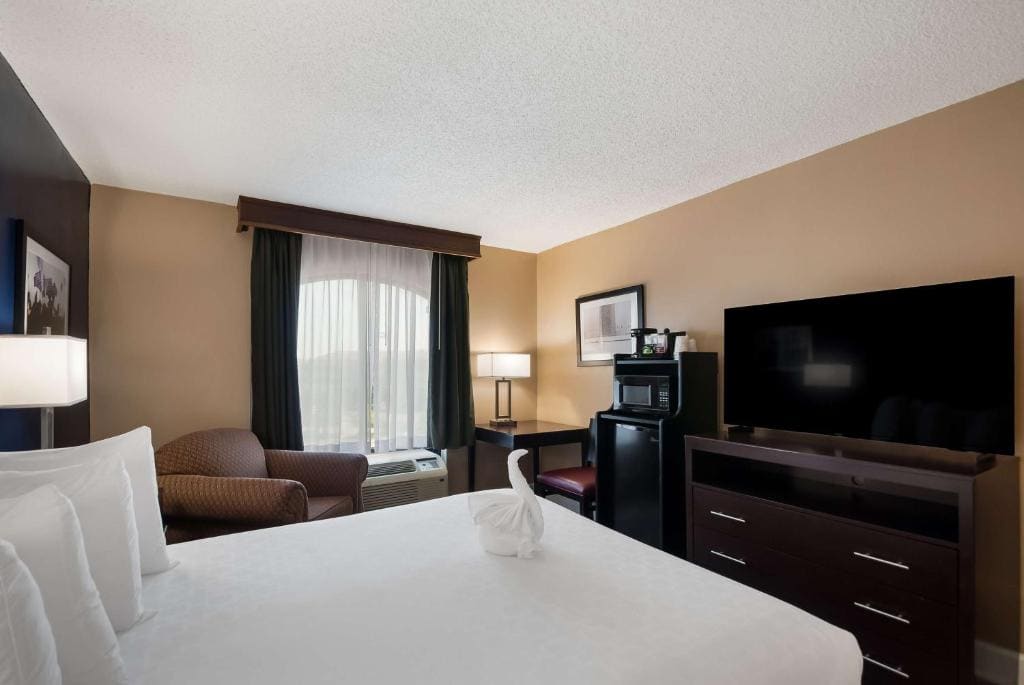 Queen Room with Bath Tub - Disability Access/Non-Smoking room - Image 1
