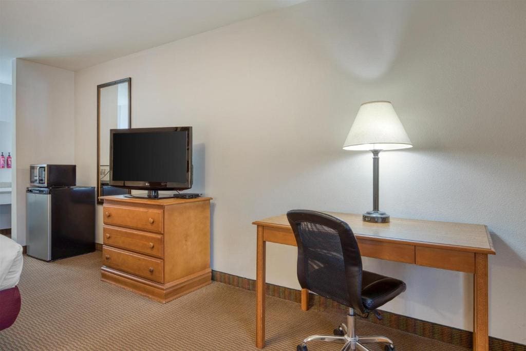 King Room - Non-Smoking room - Image 3