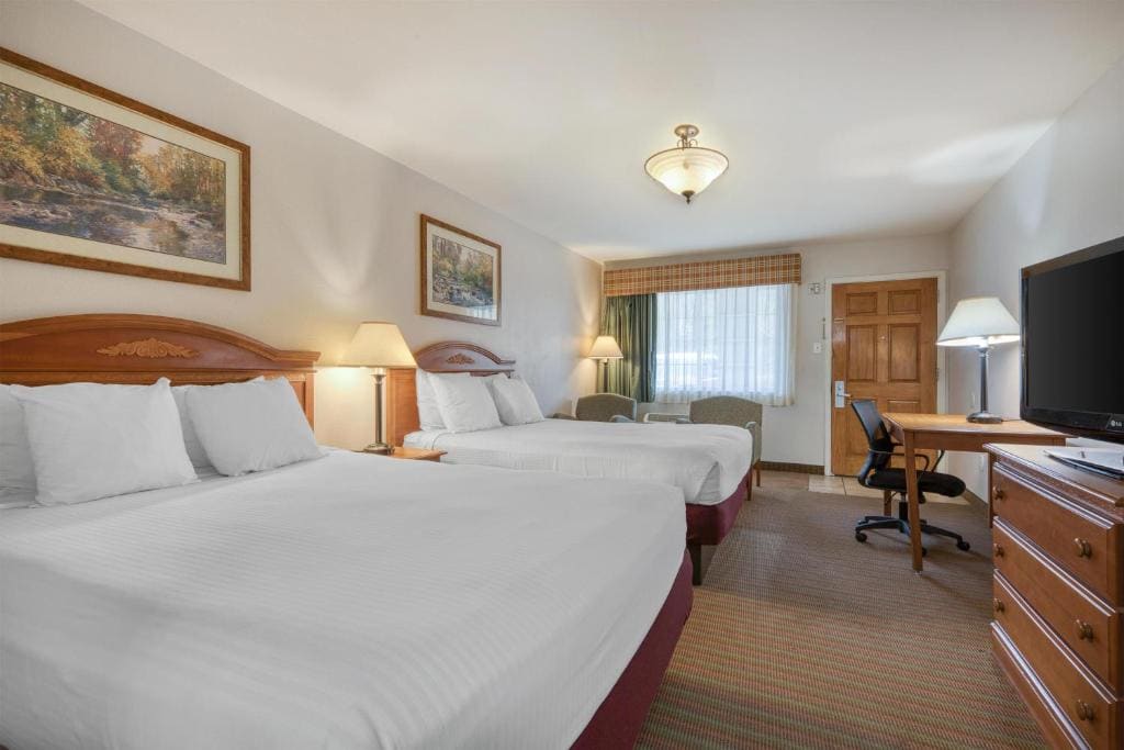 Queen Room with Two Queen Beds - Smoking room - Image 1