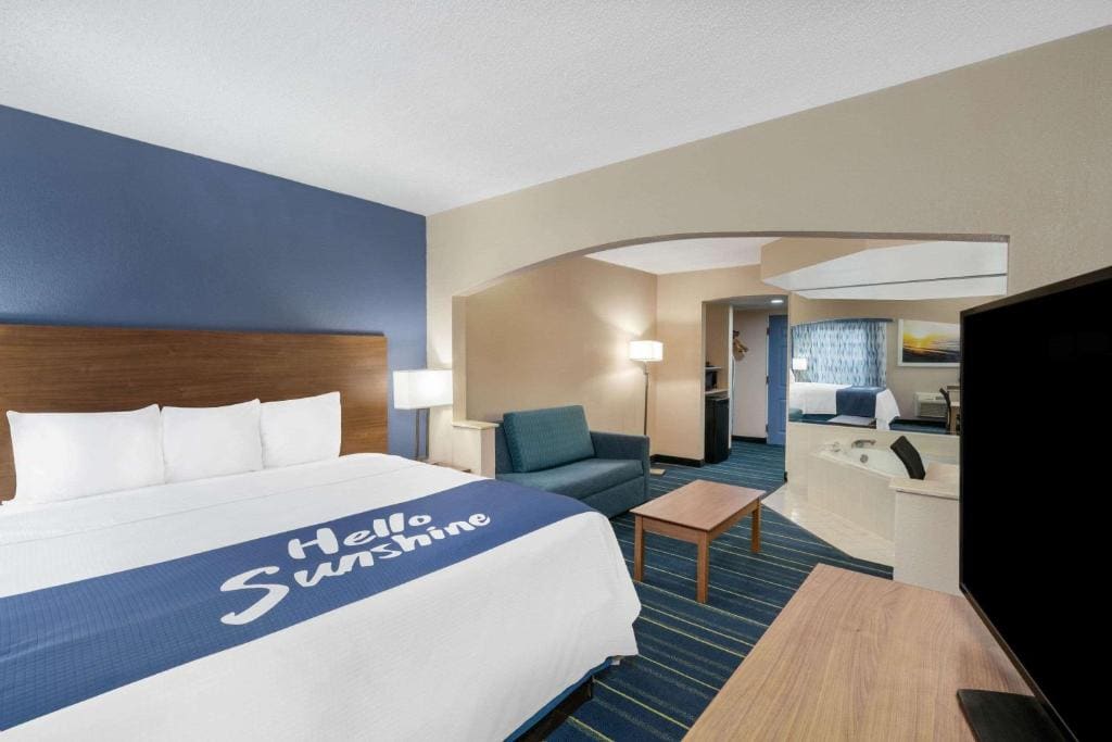 King Room - Non-Smoking room - Image 2
