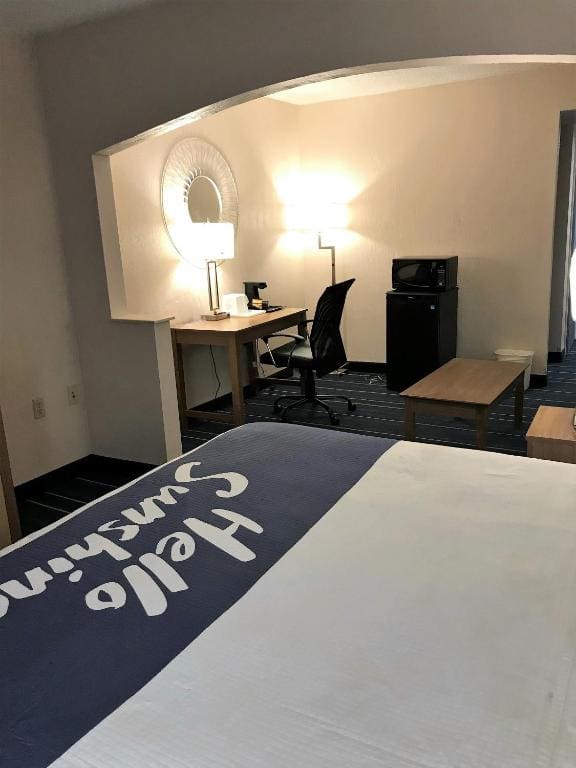 King Room - Disability Access/Non-Smoking room - Image 1