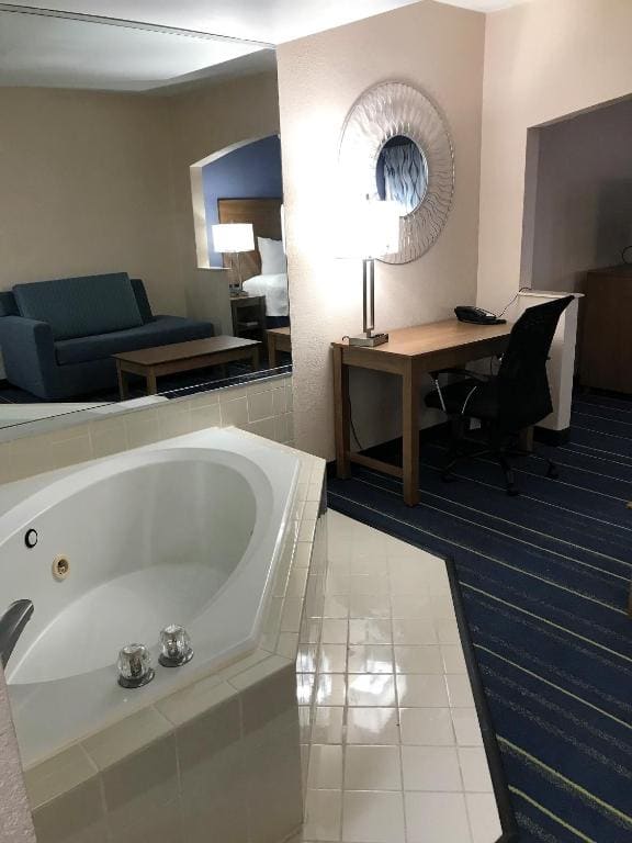 King Suite room - Image 1