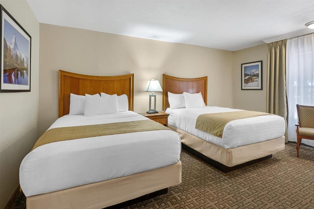Deluxe Queen Room with Two Queen Beds - Non-Smoking room - Image 1