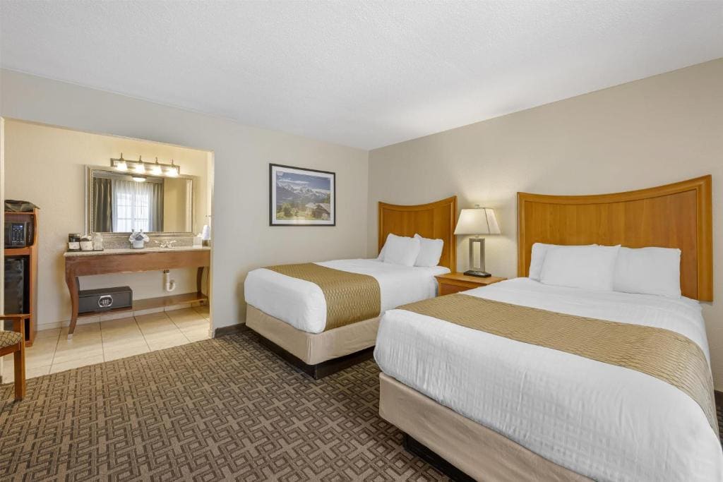Deluxe Double Room with Two Double Beds - Non-Smoking room - Image 1