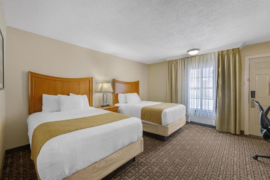 Deluxe Double Room with Two Double Beds - Non-Smoking room - Image 2