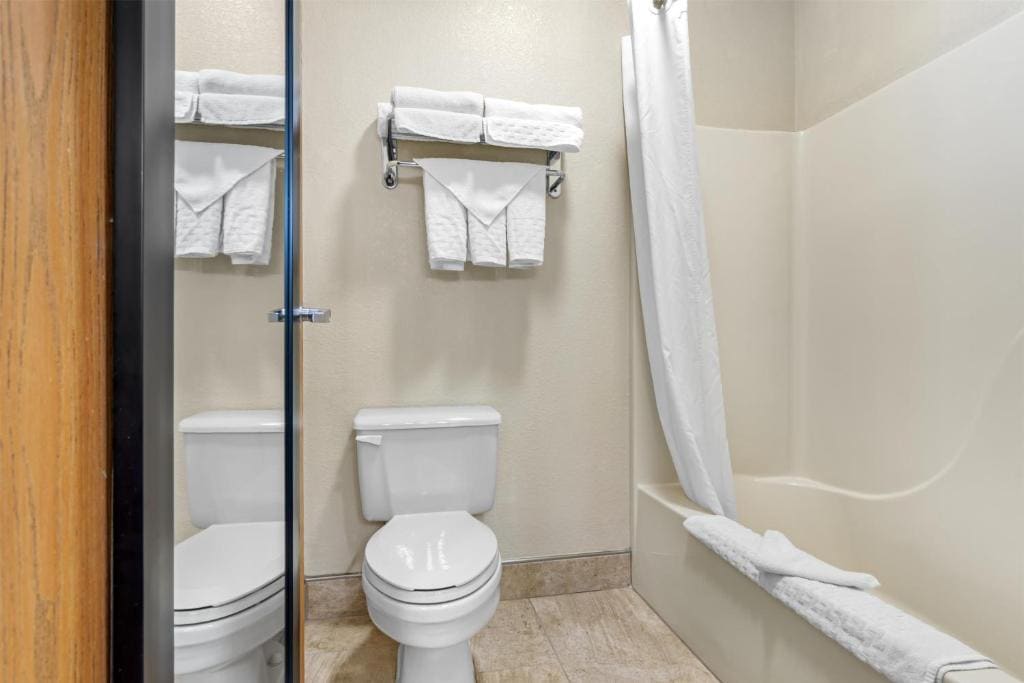 King Room - Non-Smoking room - Image 2