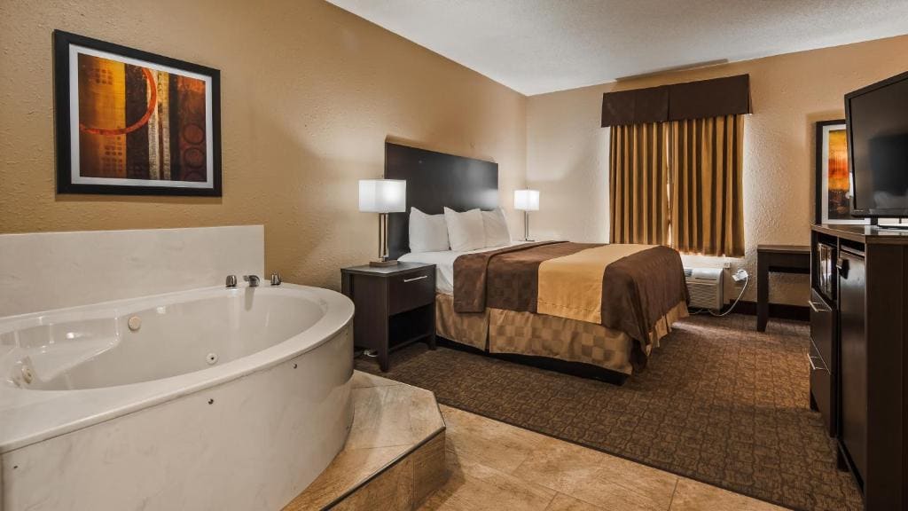 King Suite with Spa Bath - Non-Smoking room - Image 2