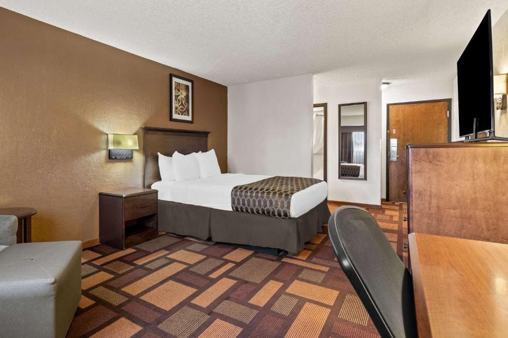Queen Room - Non-Smoking room - Image 1