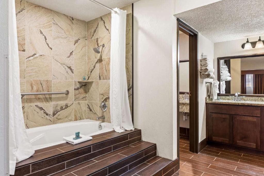 King Suite room - Image 3