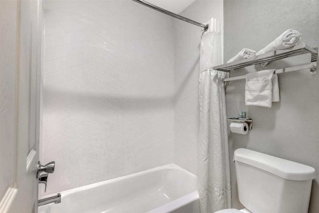 Queen Room with Two Queen Beds and Sofa Bed room - Image 2