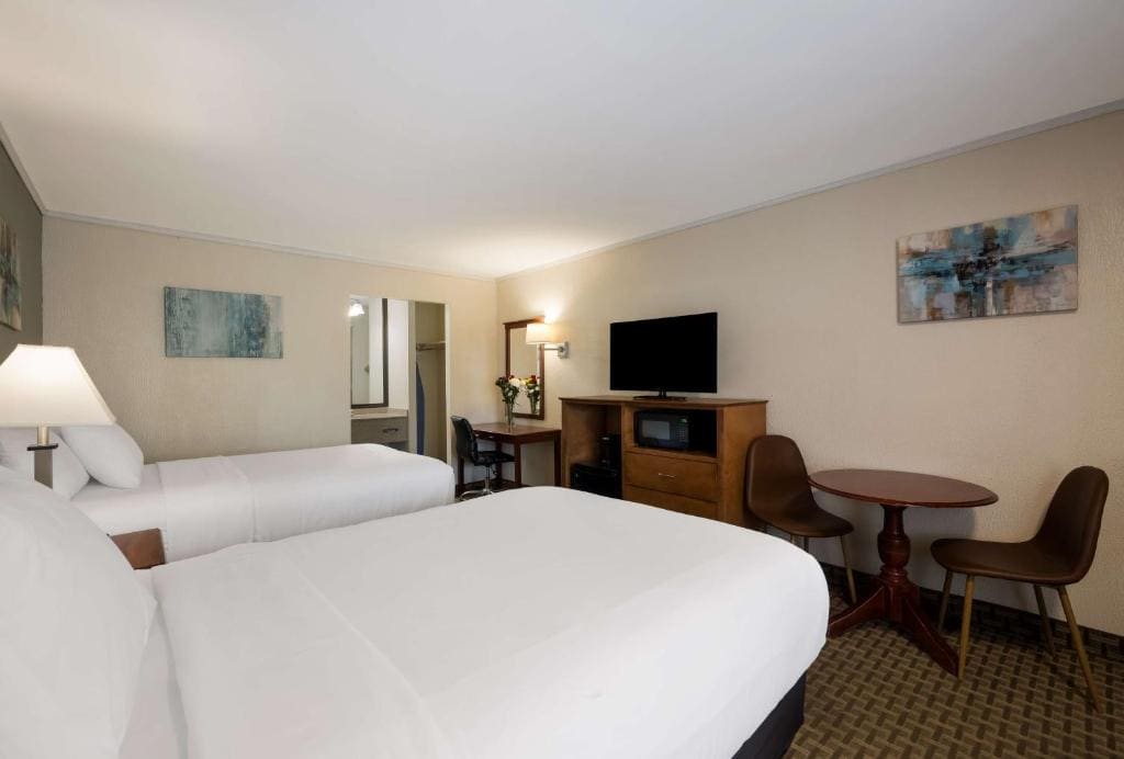 Double Room with Two Double Beds room - Image 1